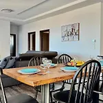 Thea Penthouse With Private Parking Appartamento *