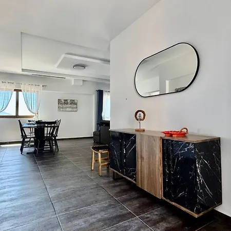 Thea Penthouse With Private Parking סרנדה