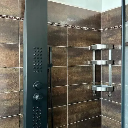 דירה Thea Penthouse With Private Parking סרנדה