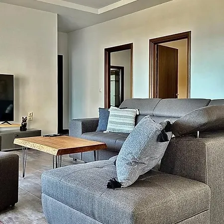 Thea Penthouse With Private Parking דירה