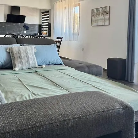 דירה Thea Penthouse With Private Parking