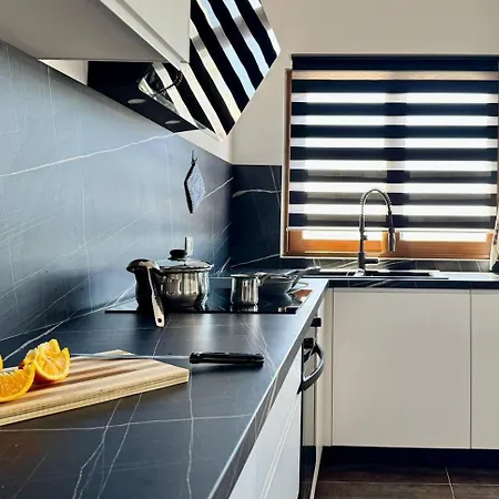 Thea Penthouse With Private Parking *
