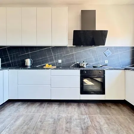Thea Penthouse With Private Parking *