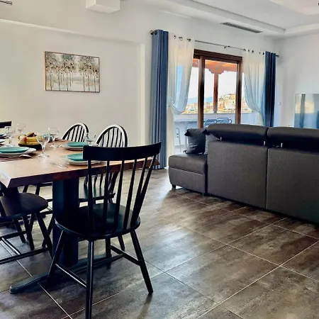 Thea Penthouse With Private Parking Apartmán