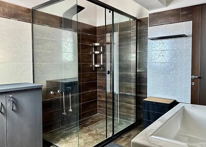 Thea Penthouse With Private Parking Apartmán Sarandë