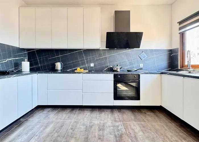 Thea Penthouse With Private Parking *